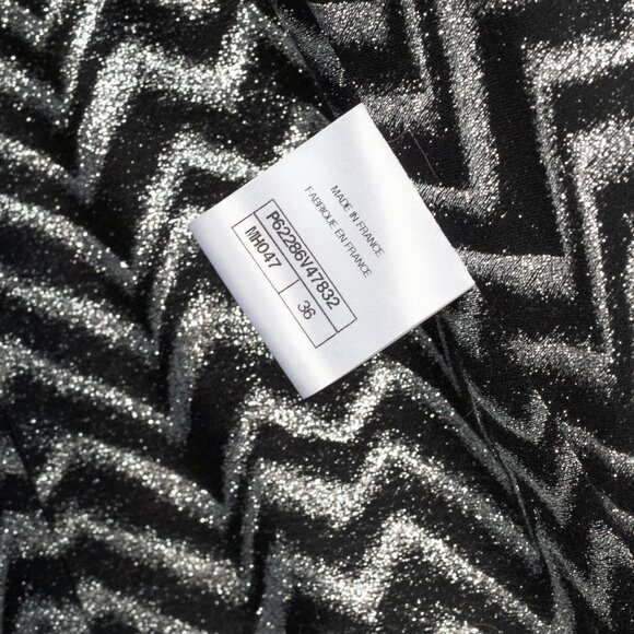 Chanel AW/19 Runway White & Black Houndstooth Wool-Tweed Coat - Picture 14 of 16